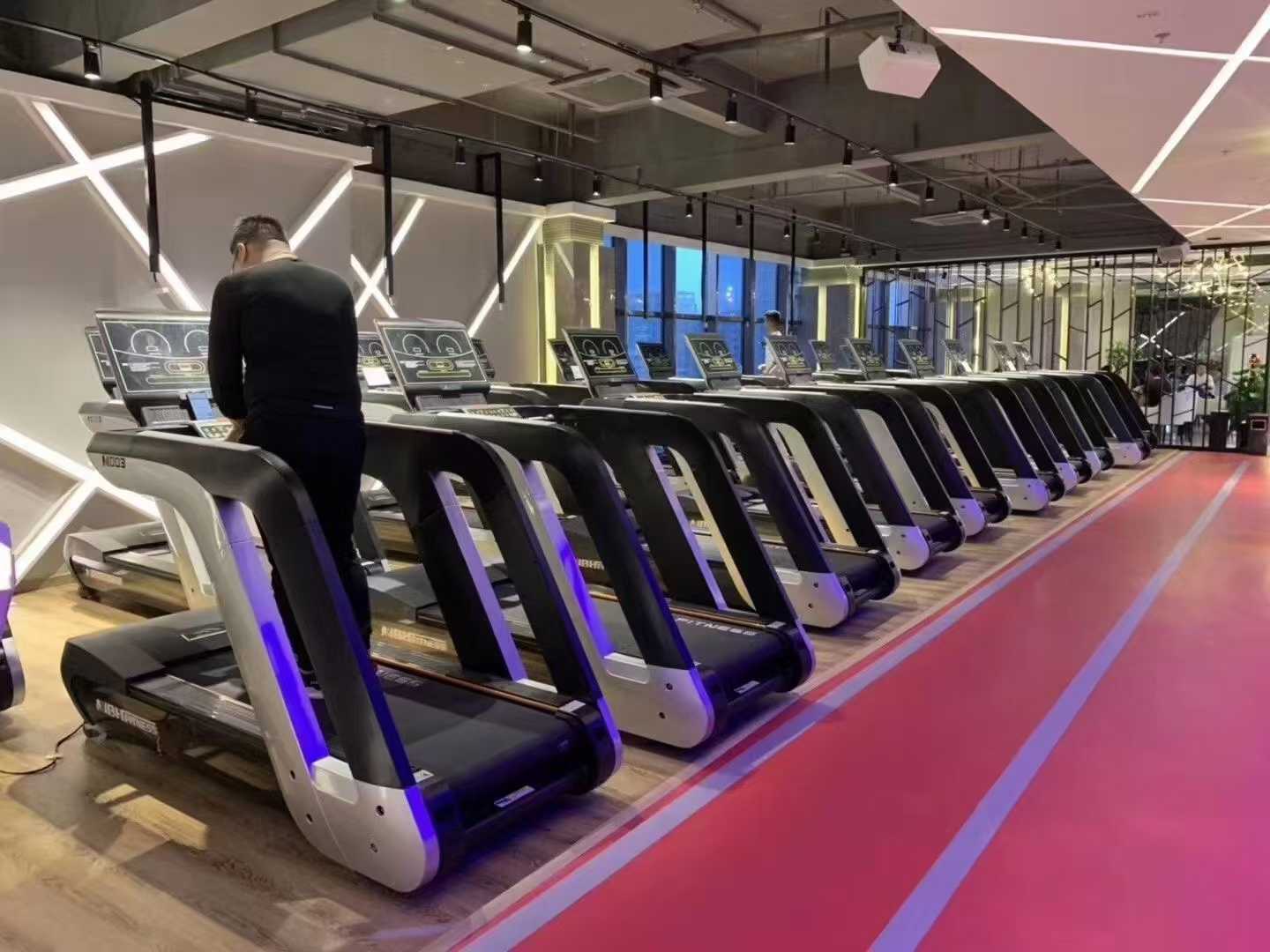 Ho phahamisa Boemo ba Tlholisano ba Gym ea Hau: Tataiso ea ho qetela ea Lisebelisoa tsa Cardio tsa boleng bo holimo.